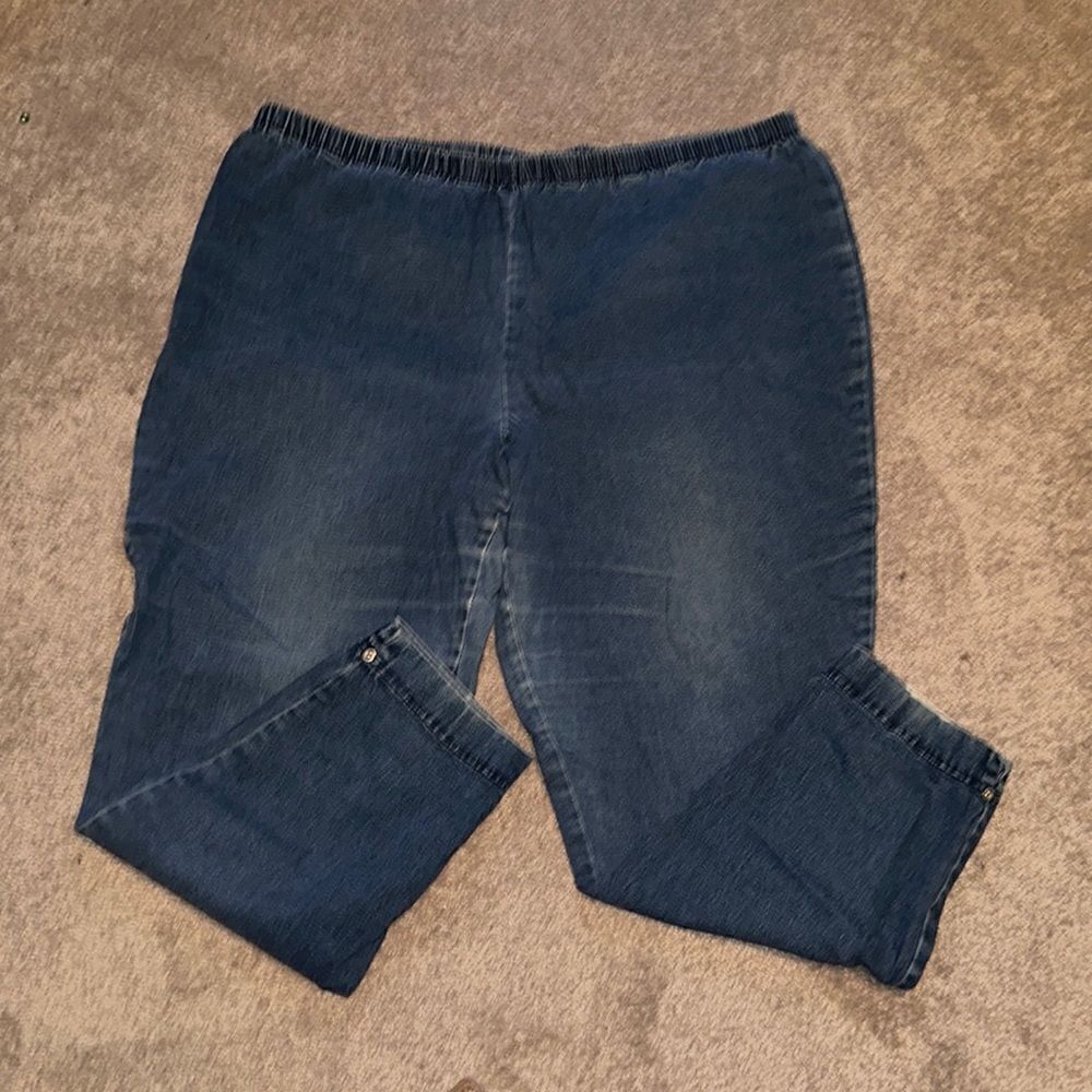Essentials Plus Size Distressed Jeggings!